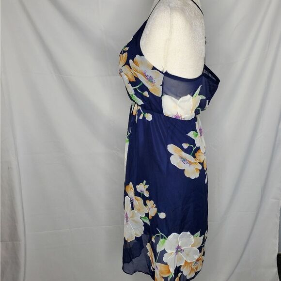 FLORAL spaghetti strap criss‎ cross faux wrap dress - Picture 4 of 13